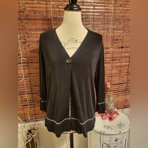 👚5for$15!🕶️ Ruby Rd. thin cardigan with one button.
